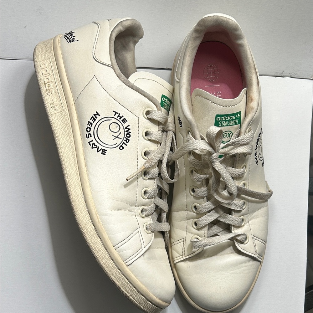 Adidas Stan Smith Cream Sneakers with Green Accents size 7 1/2